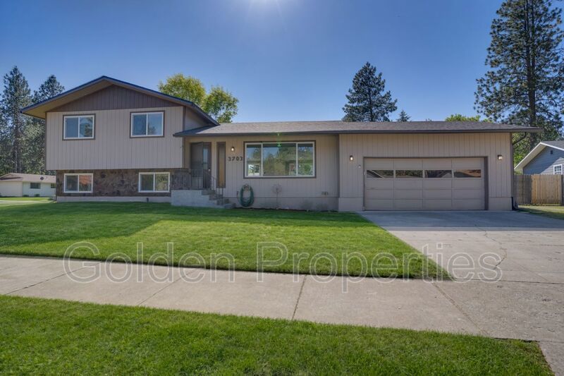 4 bedroom / 3 bathroom -Great location, attached garage with fully fenced yard. property image