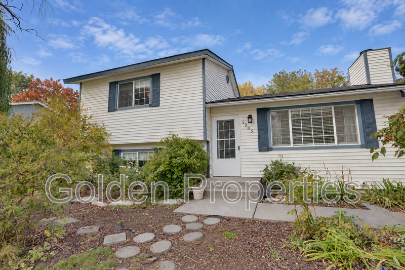 1905 West James Crowe Drive property image