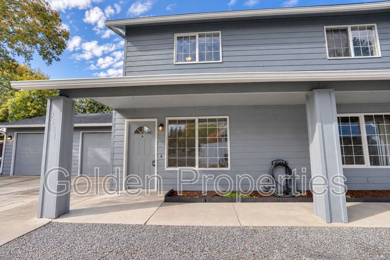 2 bedroom duplex with garage and fenced yard! property image